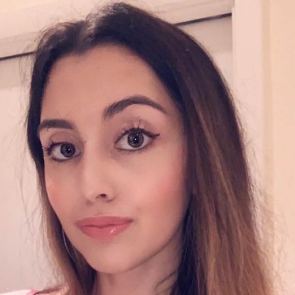 Meet your Posher, Jessalyn - Picture 2 of 3